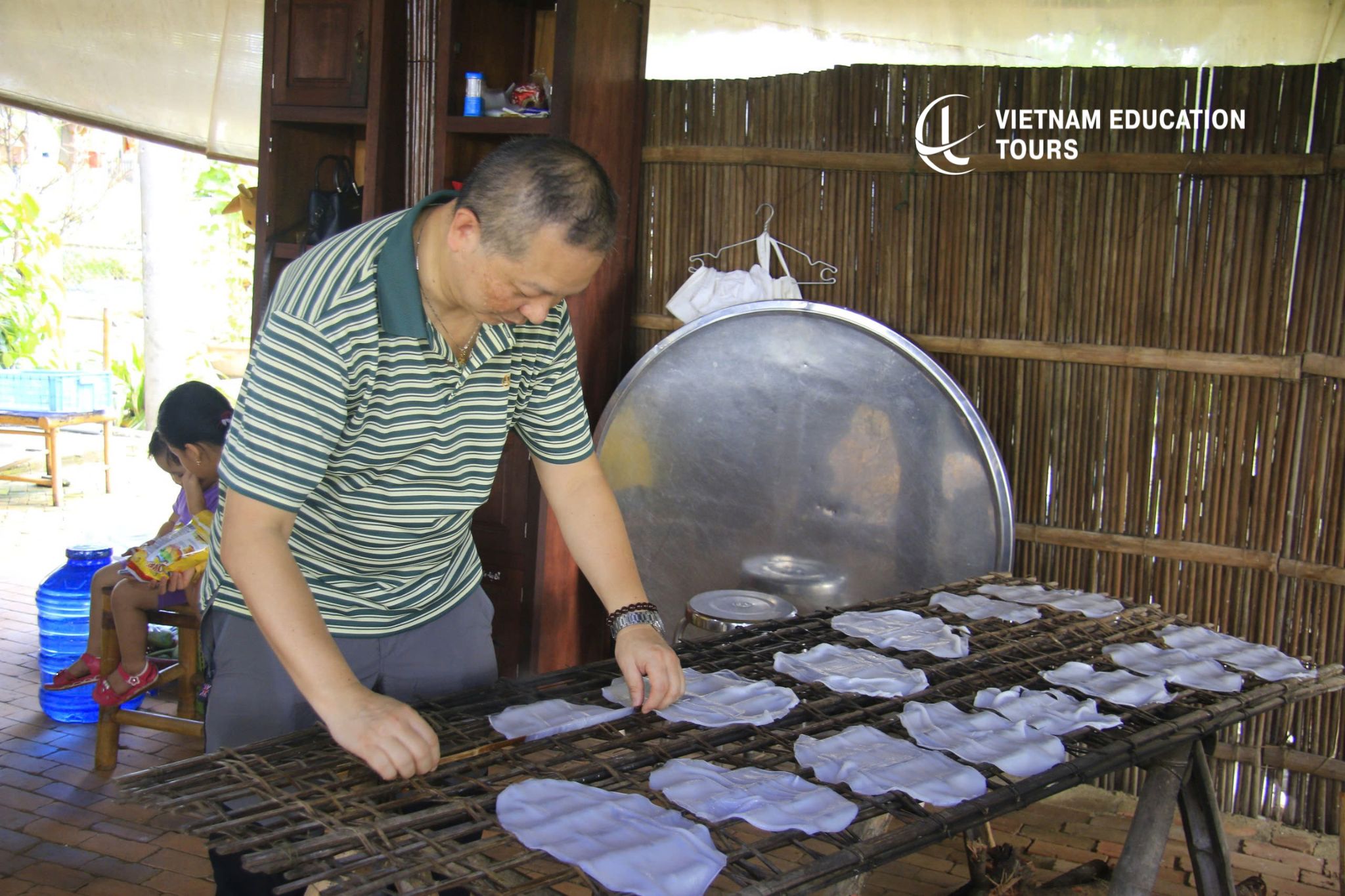 Learning to Make Bánh Tráng (Rice Paper) Learning to Make Bánh Tráng (Rice Paper)